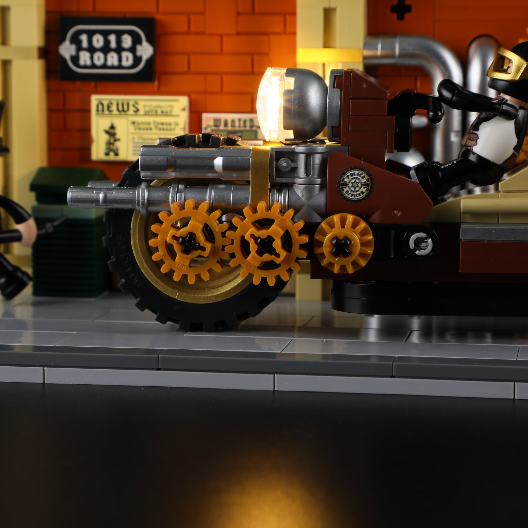 FUNWHOLE - Steampunk Motorcycle Pursuit 424PCS - Building Block Toy- USA(Ship to USA)